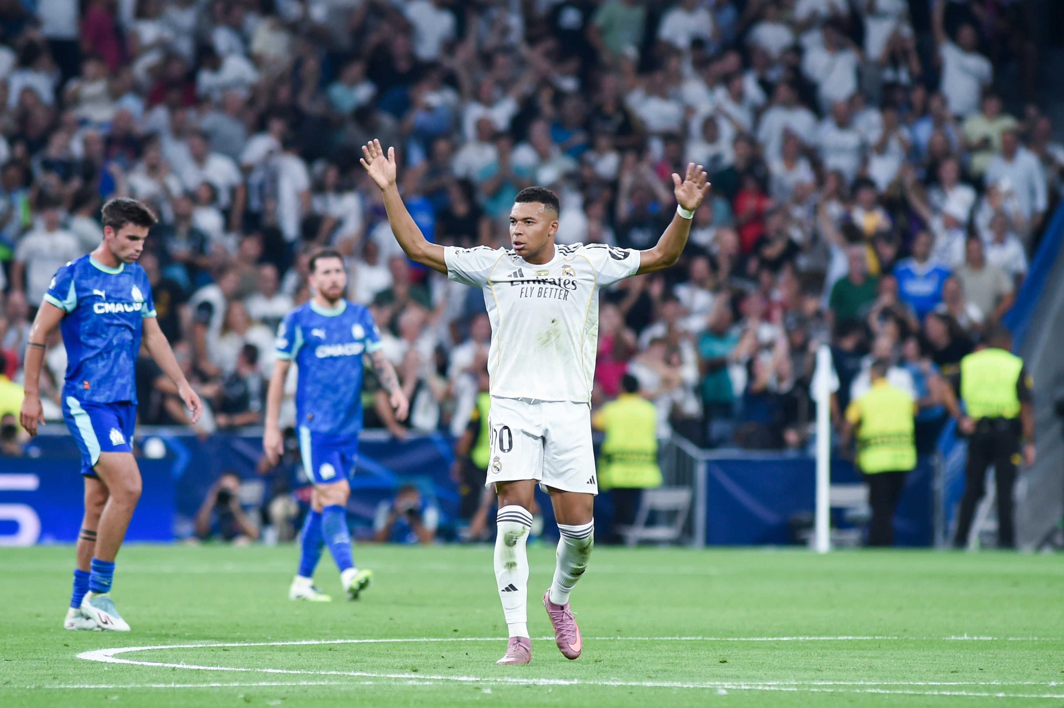 乐鱼体育-转折点马赛队长鼓劲，欧冠冲刺阶段攻防权衡，气氛紧张，高层口径保持一致(比赛现场气氛紧张而)